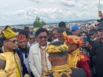 Nur Alam Disambut Meriah Oleh Masyarakat Saat Ke Masjid Al-Alam