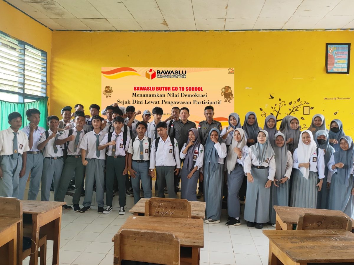 BAWASLU BUTUR GO TO SCHOOL: Menanamkan Nilai Demokrasi Sejak Dini Lewat Pengawasan Partisipatif